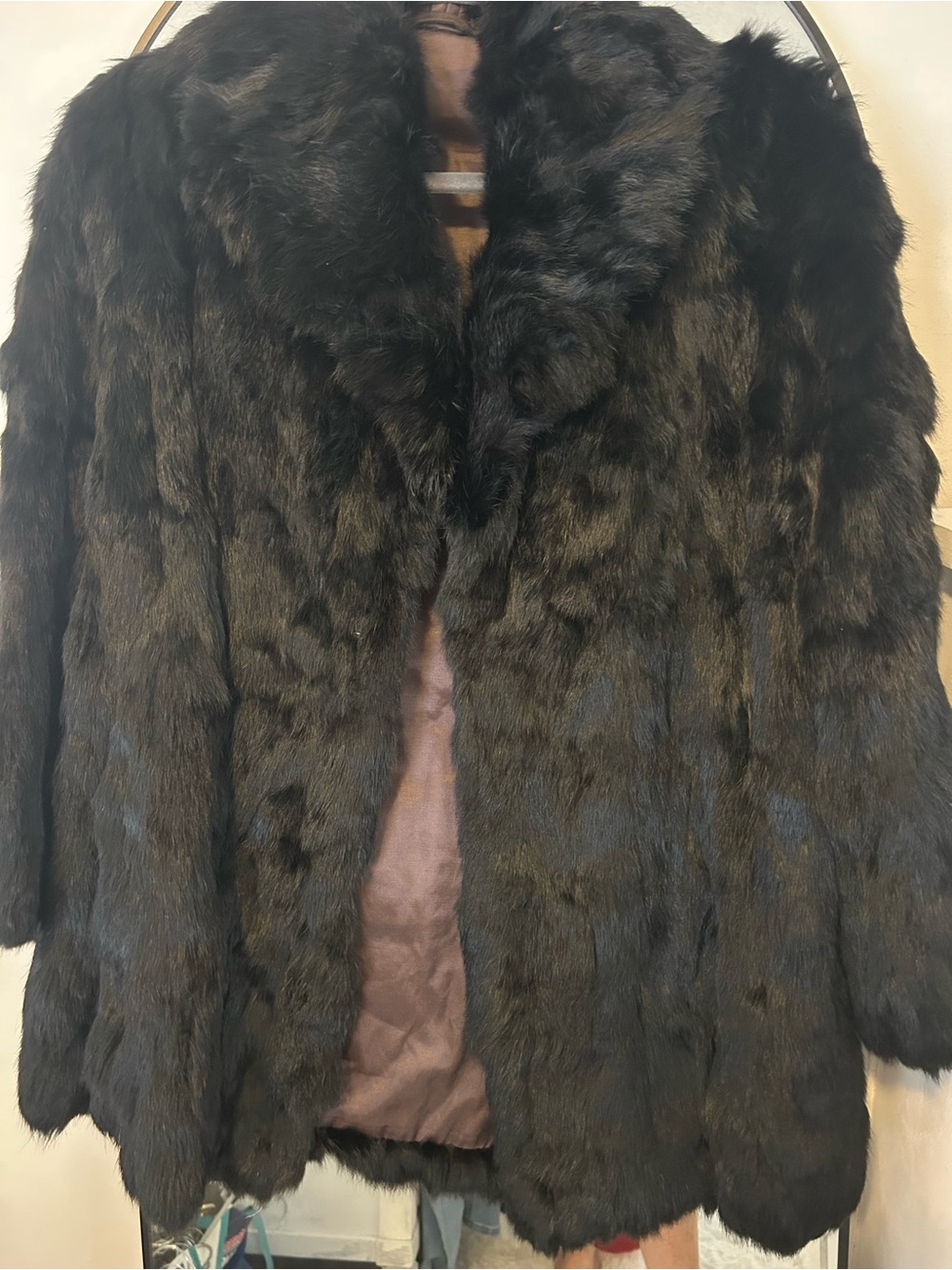 Vintage Women's Black real
Fur Coat - Luxurious Plush Outerwear